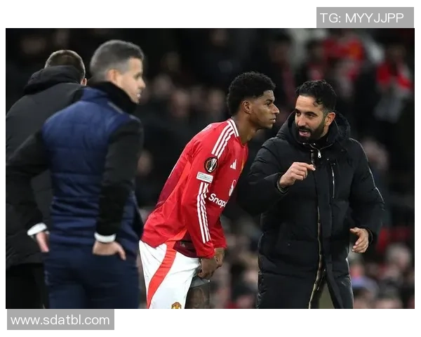 阿莫林铁腕治军：半场“弃子”揭开曼联清洗序幕，冬窗豪赌新神锋！